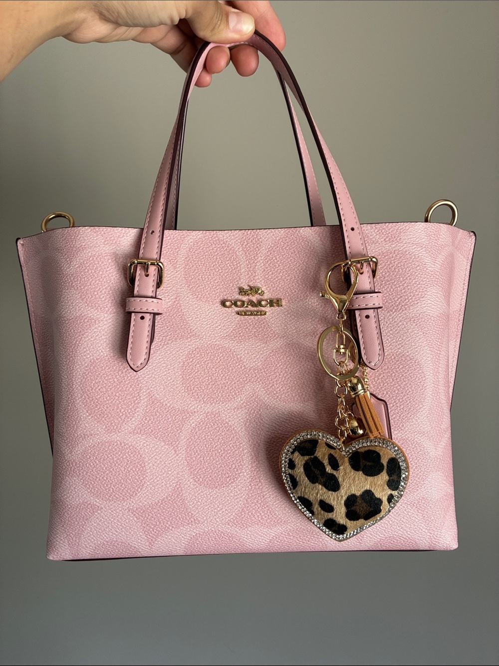 2/$20🎀 Gold Leopard Heart Keychain Charm